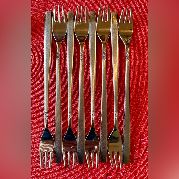 Oneida Ltd. 1881 Rogers Vintage “Melissa” Stainless Flatware 70 Pc.Used Retired - Picture 5 of 15